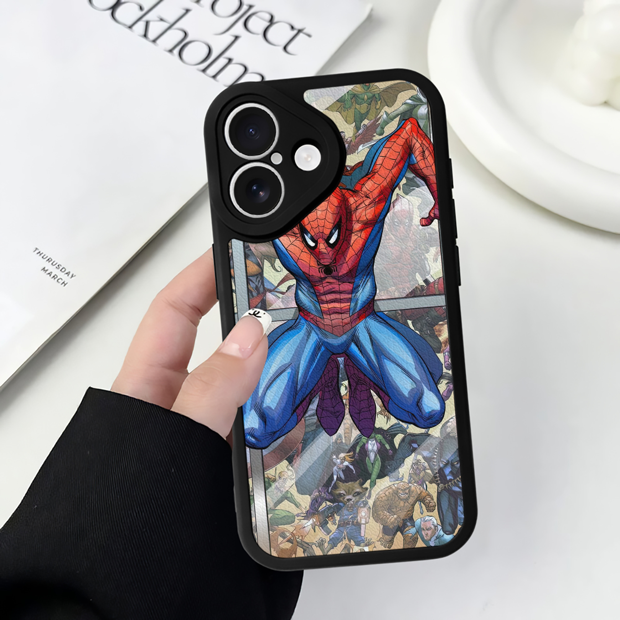 （画像用） Spider Man スパイダーマン 【iPhone 16シリーズ対応】シリコンスマホケース（レザー調） 材質：シリコン